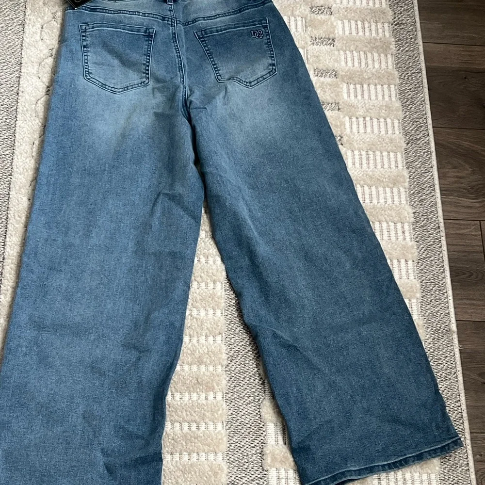NWTS DG2 by Diane Gilman Any 3/$28 w/$4.99 ship  Floral Embroidered Cropped Jean - Picture 8 of 15